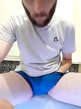80julien online show from June 12, 2026, 7:22 pm