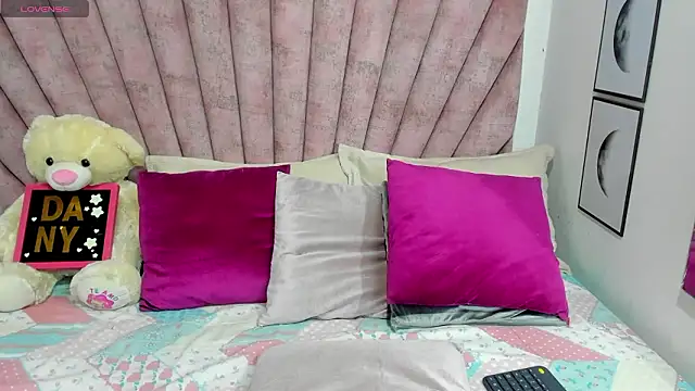 danibellucii  online show from March 7, 2026, 3:02 am