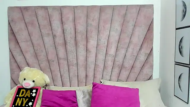 danibellucii  online show from April 21, 2026, 8:10 am