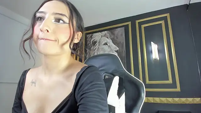 emma hiltonn  online show from February 10, 2026, 2:10 am