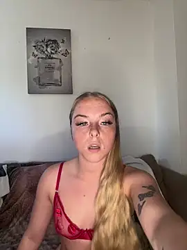 Snapshot of Bayleighjohnson18 chatting on May 13, 2026, 11:17 am Bayleighjohnson18 online show from May 13, 2026, 11:17 am