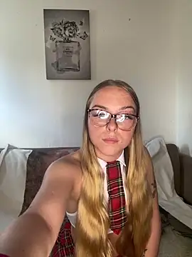 Snapshot of Bayleighjohnson18 chatting on May 14, 2026, 11:07 am Bayleighjohnson18 online show from May 14, 2026, 11:07 am