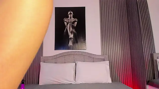 Naia-Nore online show from April 8, 2026, 1:07 am