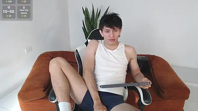 DarrenColleen online show from April 18, 2026, 1:24 pm