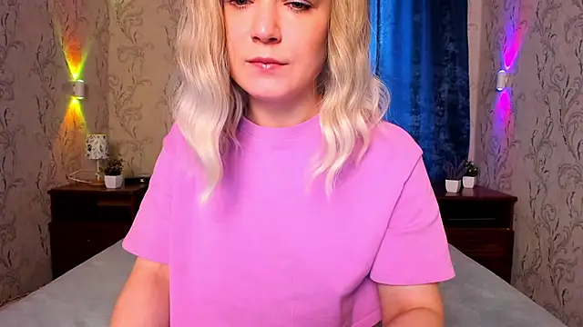 Snapshot of JessicaBeverly_ chatting on June 17, 2026, 1:43 pm JessicaBeverly online show from June 17, 2026, 1:43 pm