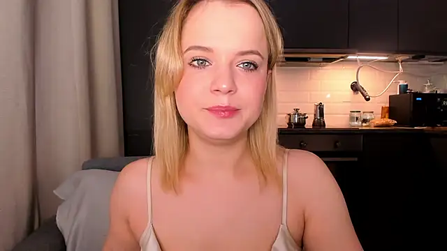 JessicaBeverly  online show from April 27, 2026, 6:44 am