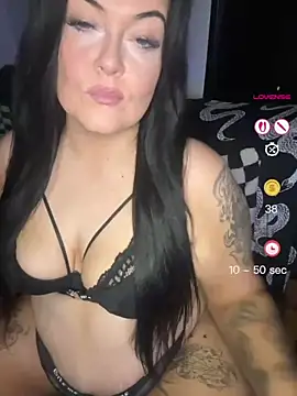 Snapshot of Miss_CurvesXXX chatting on June 23, 2026, 9:57 pm Miss CurvesXXX online show from June 23, 2026, 9:57 pm