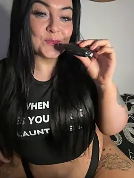 Snapshot of Miss_CurvesXXX chatting on August 2, 2026, 9:23 pm Miss CurvesXXX online show from August 2, 2026, 9:23 pm