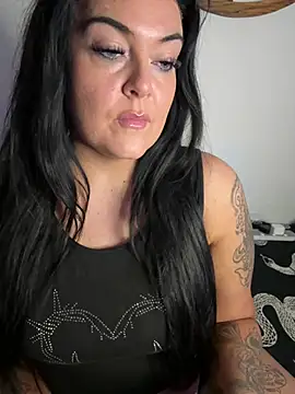 Snapshot of Miss_CurvesXXX chatting on August 1, 2026, 12:14 pm Miss CurvesXXX online show from August 1, 2026, 12:14 pm