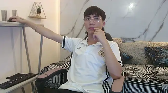 XanderGrey8 online show from April 13, 2026, 7:18 pm