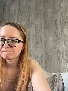 coy girl  online show from April 22, 2026, 10:22 am