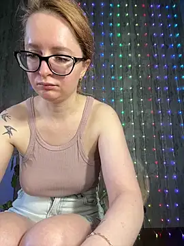 coy girl  online show from March 13, 2026, 12:43 pm