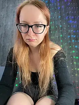 coy girl  online show from February 5, 2026, 11:39 am