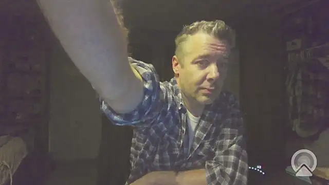 chrisw8140 online show from April 8, 2026, 3:19 am