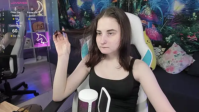 Snapshot of KiraDuvall chatting on February 28, 2026, 5:12 pm KiraDuvall online show from February 28, 2026, 5:12 pm