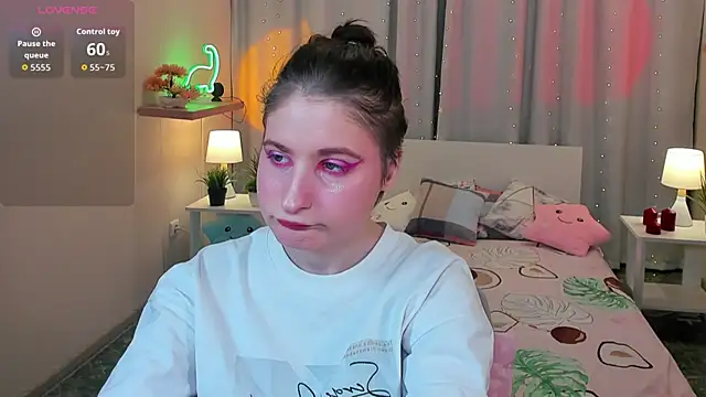 Snapshot of KiraDuvall chatting on January 12, 2026, 7:20 pm KiraDuvall online show from January 12, 2026, 7:20 pm