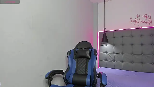 scarletcherry18 online show from February 21, 2026, 4:03 am