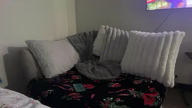 tastelikecandiii online show from March 4, 2026, 9:06 am