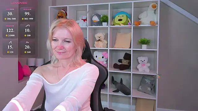 Snapshot of Julie_Lucas chatting on July 14, 2026, 8:41 am Julie Lucas online show from July 14, 2026, 8:41 am