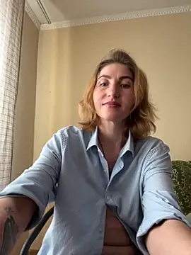 Snapshot of _Crystal_2 chatting on March 4, 2026, 1:41 pm Crystal 2 online show from March 4, 2026, 1:41 pm