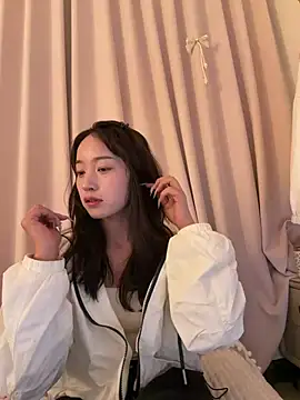 wenwenyaa online show from April 16, 2026, 1:12 pm