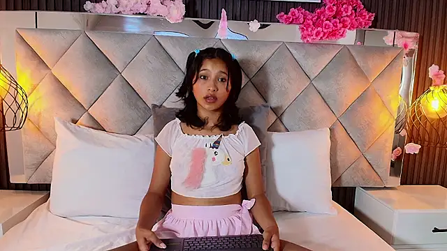 Real virgin Pussy online show from February 21, 2026, 7:49 pm