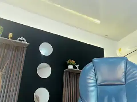 Aurora Lull online show from April 16, 2026, 10:38 am