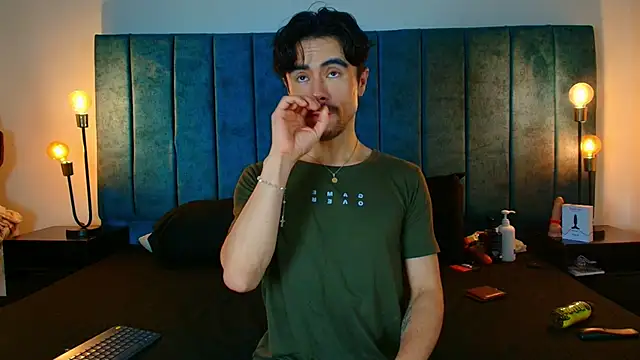 Ethan Briggs  online show from April 23, 2026, 3:13 am