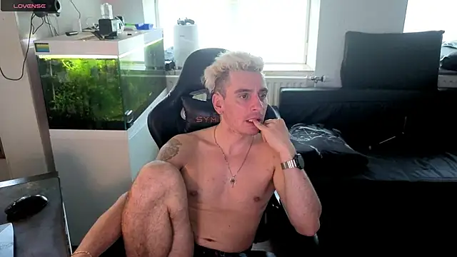 Rayzel White online show from May 23, 2026, 4:50 pm