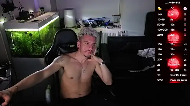 Rayzel White online show from February 18, 2026, 10:50 pm