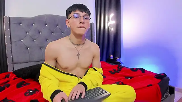 Alexander Collinss online show from February 3, 2026, 6:22 am