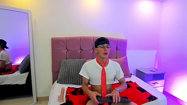 Alexander Collinss online show from February 9, 2026, 3:26 am