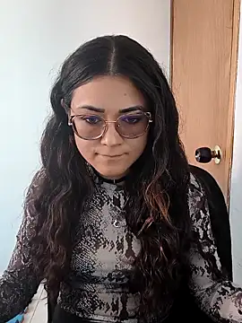 Snapshot of Freyarosse chatting on March 3, 2026, 2:35 pm Freyarosse online show from March 3, 2026, 2:35 pm