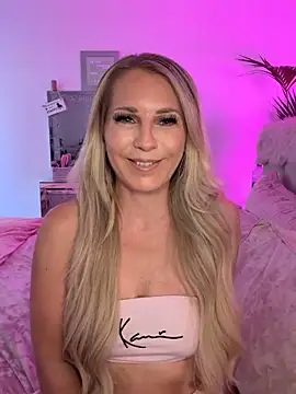 Snapshot of JulieSol chatting on May 14, 2026, 1:19 pm JulieSol online show from May 14, 2026, 1:19 pm