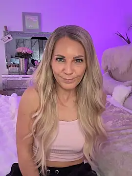 JulieSol online show from February 8, 2026, 8:23 am