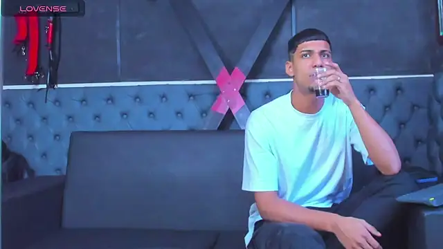 ALEX KEITH26 online show from April 22, 2026, 11:50 am