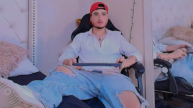 Salvattore Muller online show from February 10, 2026, 8:30 pm