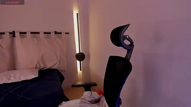 Snapshot of ella__olmos chatting on February 10, 2026, 1:10 pm ella olmos online show from February 10, 2026, 1:10 pm