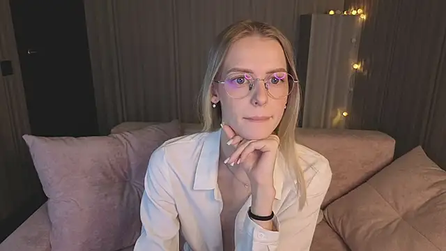 kittie like18 online show from February 4, 2026, 1:11 am