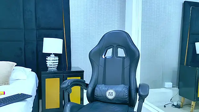 AshleyGingerr online show from February 25, 2026, 9:14 pm