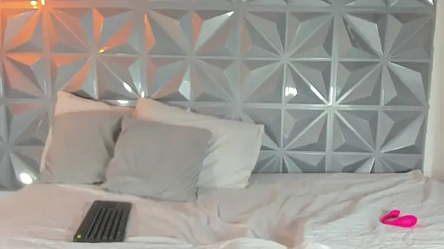 Snapshot of Emmy_lander1 chatting on June 9, 2026, 9:05 pm Emmy lander1 online show from June 9, 2026, 9:05 pm