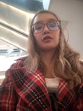Snapshot of Karla-giraldo_1 chatting on March 25, 2026, 4:50 pm Karla-giraldo 1 online show from March 25, 2026, 4:50 pm