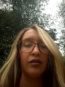 Snapshot of Karla-giraldo_1 chatting on March 31, 2026, 6:54 pm Karla-giraldo 1 online show from March 31, 2026, 6:54 pm