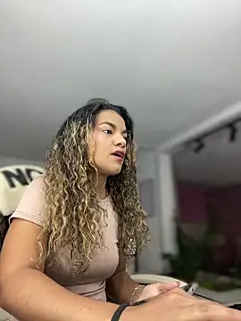 Snapshot of AngelPinkk_ chatting on June 18, 2026, 12:09 am AngelPinkk online show from June 18, 2026, 12:09 am