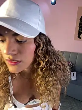 Snapshot of AngelPinkk_ chatting on March 25, 2026, 9:24 pm AngelPinkk online show from March 25, 2026, 9:24 pm