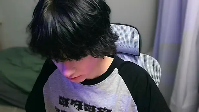 LeonBoykisser online show from February 3, 2026, 12:21 pm