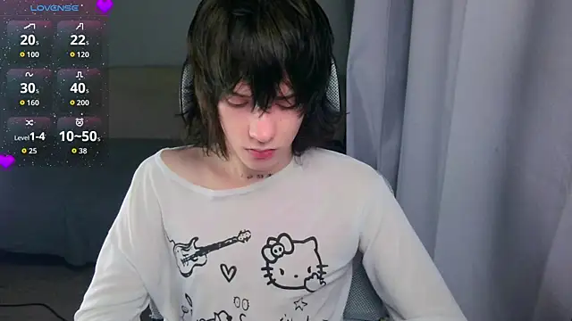 Snapshot of LeonBoykisser chatting on July 3, 2026, 4:57 pm LeonBoykisser online show from July 3, 2026, 4:57 pm