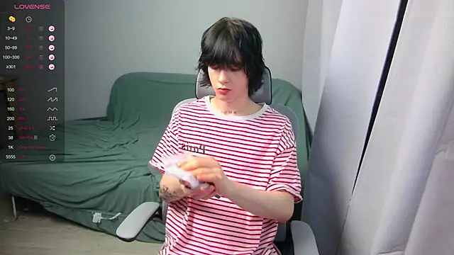 LeonBoykisser online show from March 4, 2026, 3:53 pm