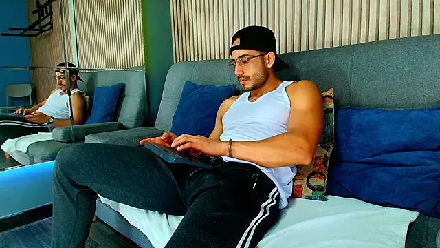 Vans Ross online show from February 13, 2026, 7:03 pm