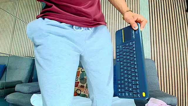 Vans Ross online show from February 16, 2026, 7:23 pm